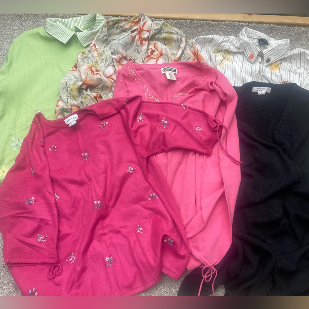 Tops Bundle – 6 Pieces – Mixed Styles & Sleeveless Sweater Vest